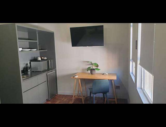 1 BEDROOM PROPERTY TO RENT IN FORESHORE